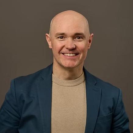 Portrait of Jonathan Teubner